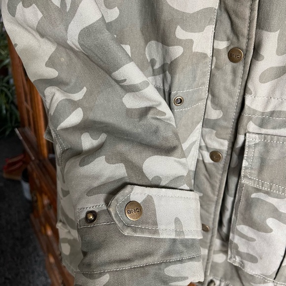 BNCI Camo Faux Fur Lined Hooded Coat Sz M - Picture 3 of 8